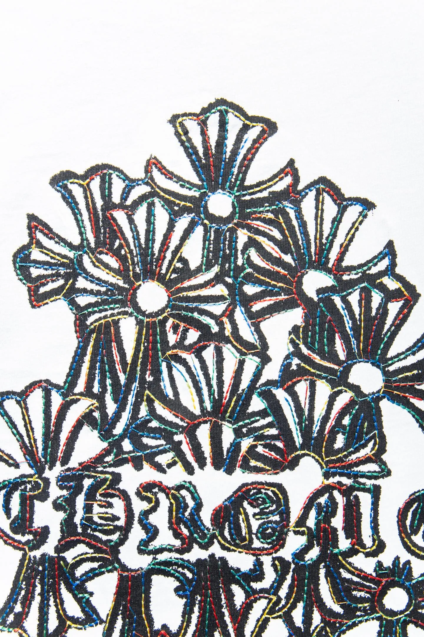 🅿️188 Style No.: 7251# Chrome hearts 25FW This year’s popular Chrome Hearts style is too 🉑️. The imported leather label on the front chest is made of ZP material. 1:1 restoration makes it easy to touch. It has great resistance and is very smooth to the touch, which is different from the market. The letters are machine-positioned and embroidered with leather material after adjusting according to the original details. The thickness is moderate. # embroidery on the front and back. Imported Tajima high-density heavy embroidery technology. The font is three-dimensional and full. Special imported machine printing on the front and back panels. Handmade craftsmanship is added. The cost is extremely high. It is made of 32-count double yarn and 260 grams of fabric. It is super comfortable. It is very comfortable and soft to wear in spring and summer. You will not feel stuffy. It is very comfortable to wear and absorbs sweat, so it is more suitable to wear. It can be used as a base in spring and can be worn casually on the street. The color is eye-catching👍 The simple version is full of fashion and very comfortable to wear. It is well-designed and refuses to be monotonous and vulgar. It does not make ordinary styles. Modern elements and design sense come to the face, giving the piece of clothing a unique fashion color~ Color: White Black Size Chart: S M L XL